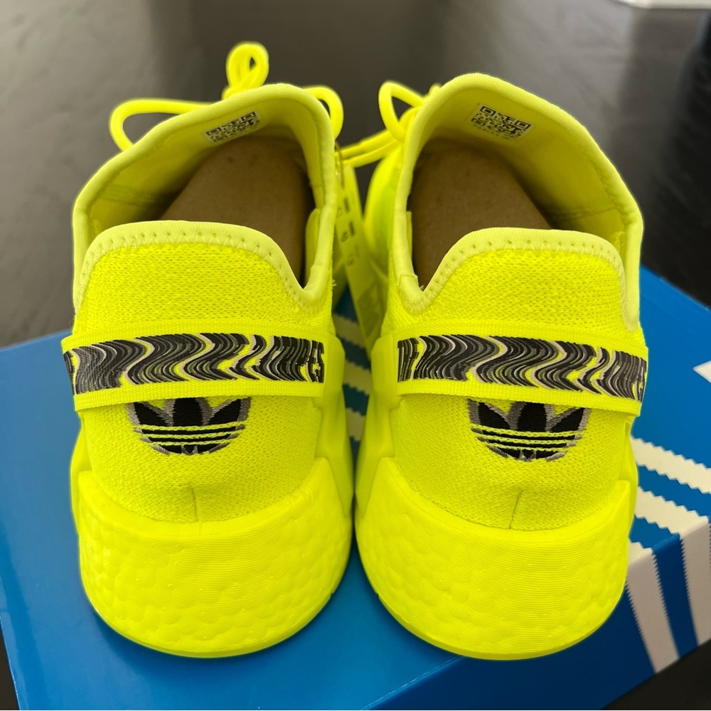 💙 NIB💙 ADIDAS NMD R1 V2 Solar Yellow - Picture 8 of 10